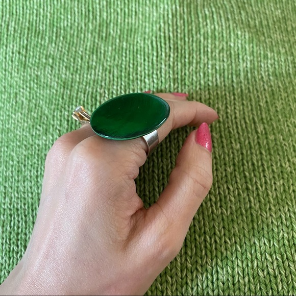 ✨SOLD✨ green plastic ring - Picture 2 of 8